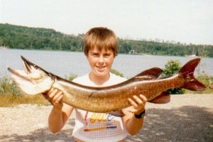 Lac Frontière 1984: Moi avec un maskinongé que j'avais capturé... et mangé...