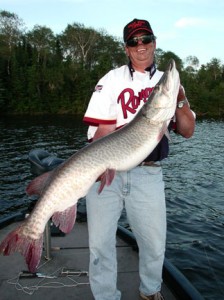 Bob Mehsikomer, guide de pêche et animateur de l'émission Simply Fishing