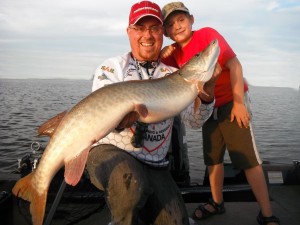 44" et bien grasse capturée par fiston (avec un peu d'aide de Papa)!