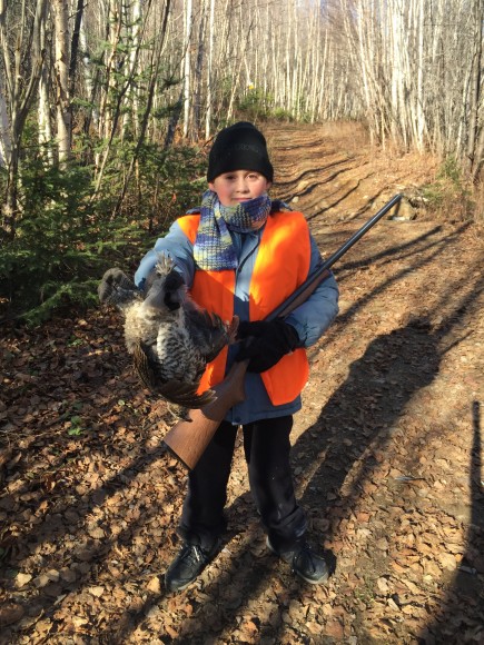 Mon fils Émile avec sa première perdrix!