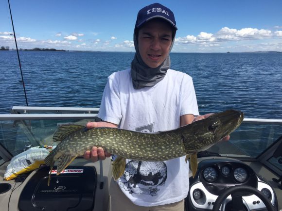 Émile avec son premier brochet!