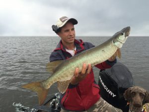 Jimmy et un 32" sur un leurre de sa fabrication