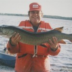 Mon père avec un maskinongé de 42" capturé sur le lac Frontière en septembre 1982